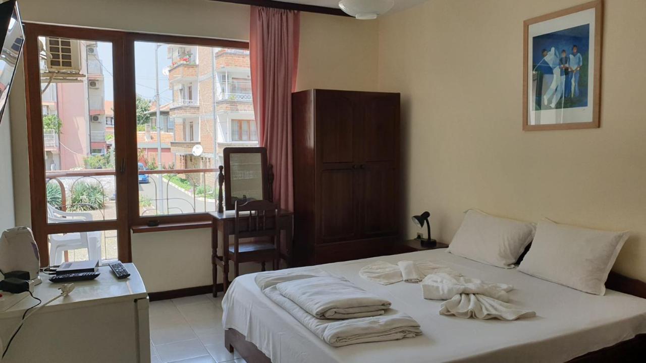 Lazur Hotel 拉夫达 外观 照片