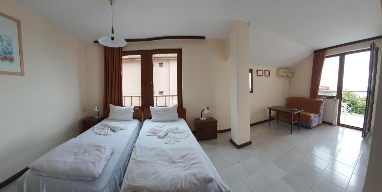 Lazur Hotel 拉夫达 外观 照片