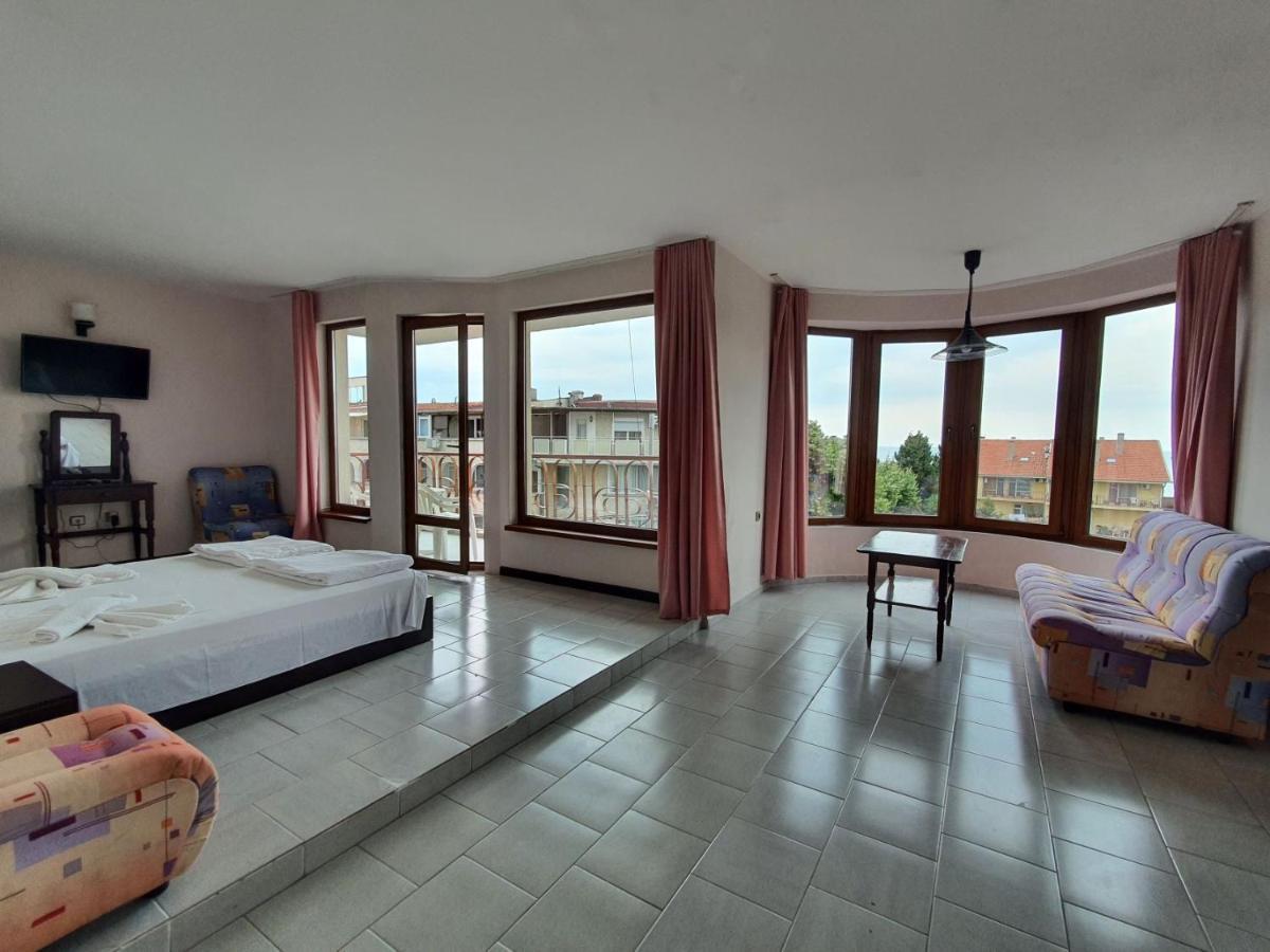 Lazur Hotel 拉夫达 外观 照片