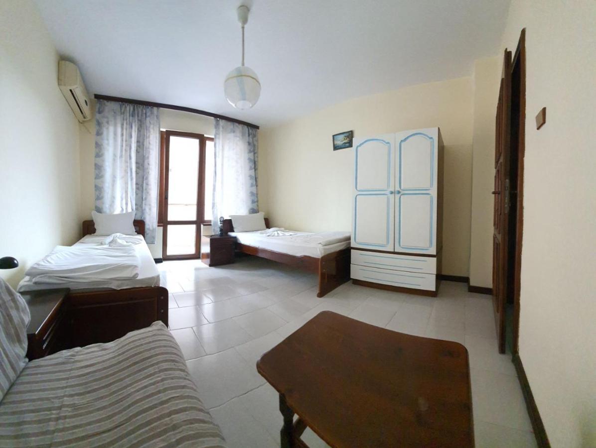 Lazur Hotel 拉夫达 外观 照片