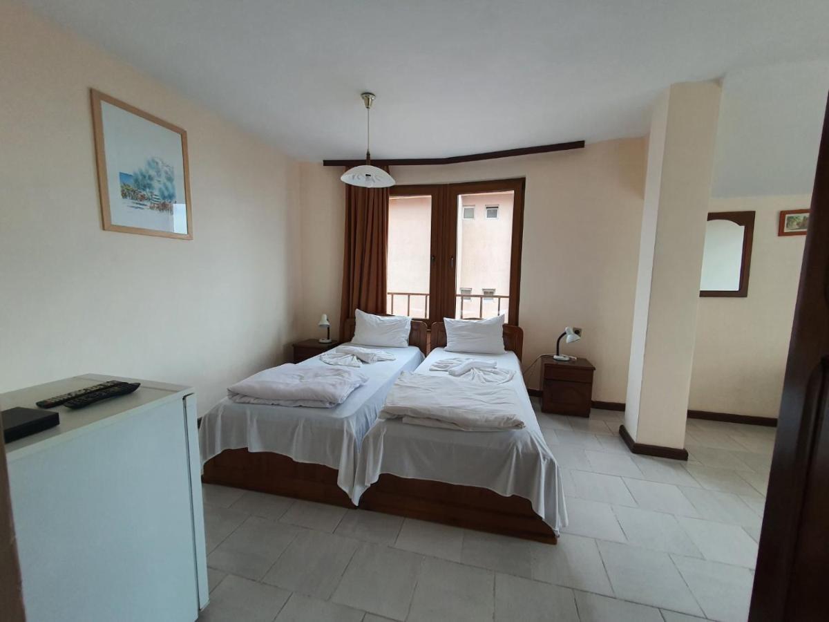 Lazur Hotel 拉夫达 外观 照片