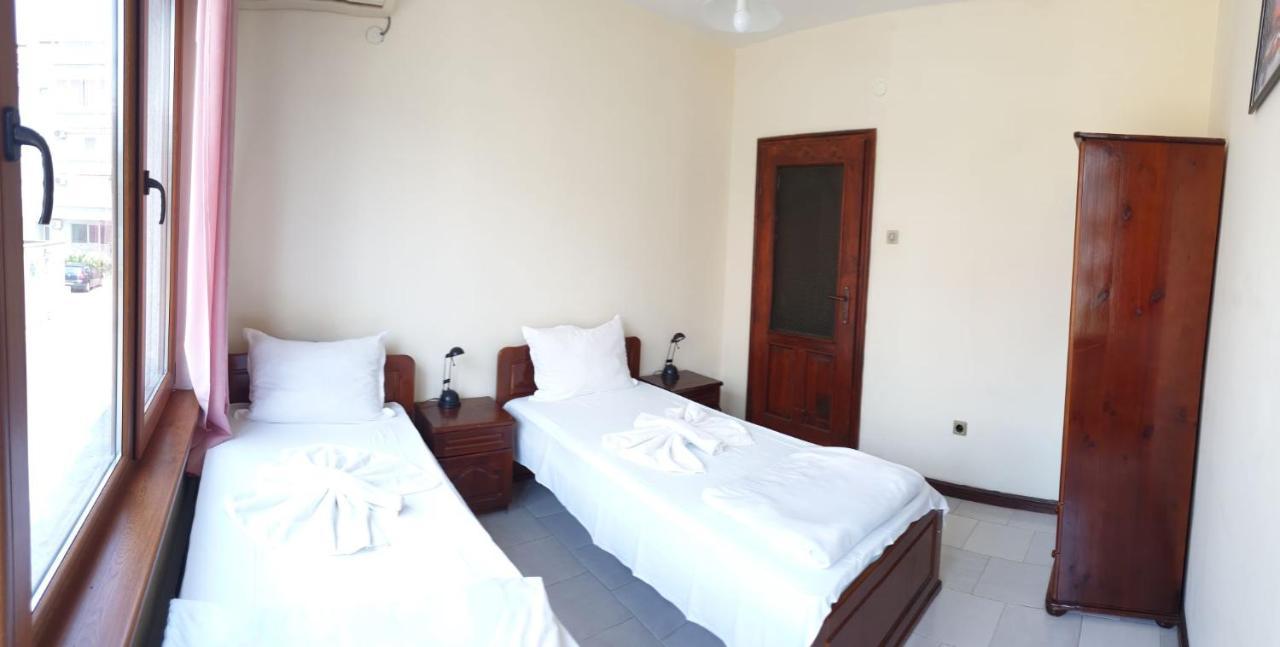 Lazur Hotel 拉夫达 外观 照片