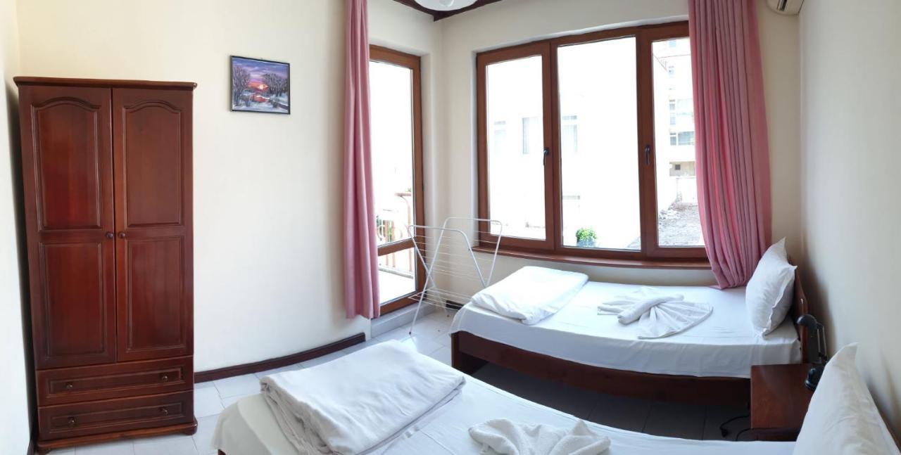 Lazur Hotel 拉夫达 外观 照片